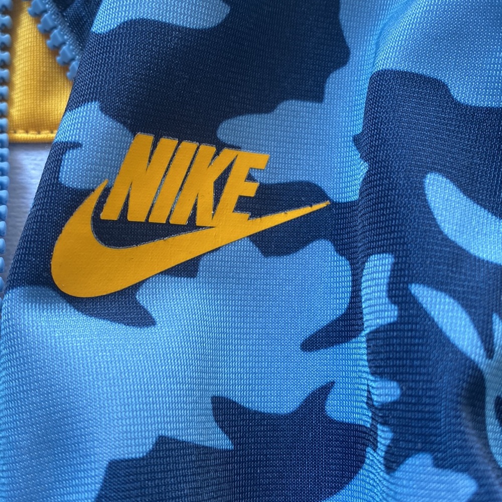 Nike Jacket - Picture 2 of 3